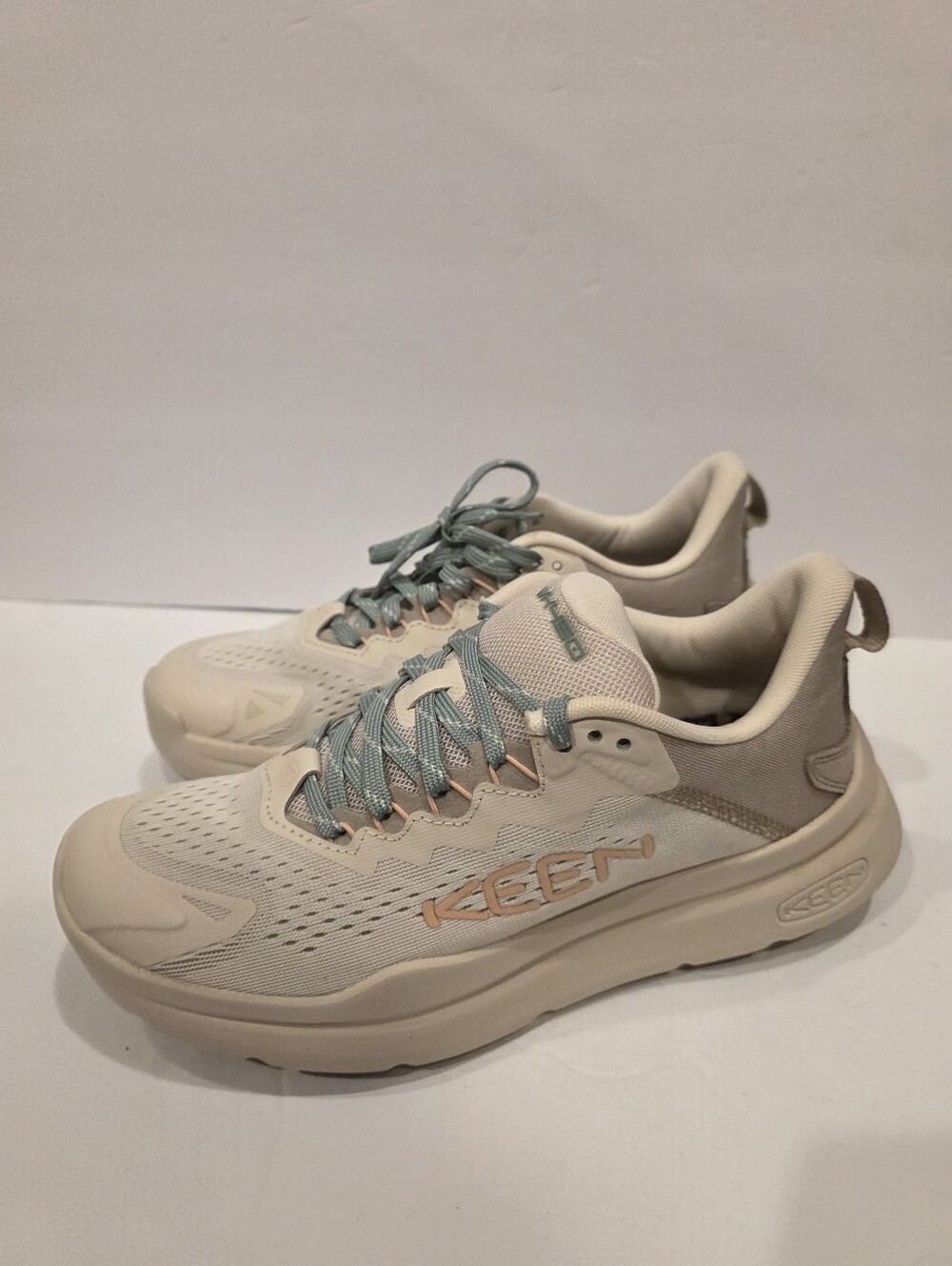 KEEN Women's Beige Athletic Sneakers with Light Blue Laces 8.5w